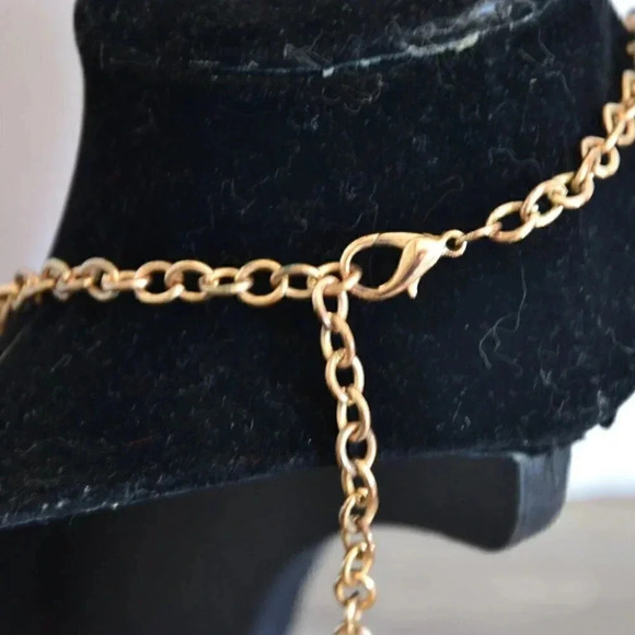 5/$25 Pink Statement Necklace - Picture 3 of 3